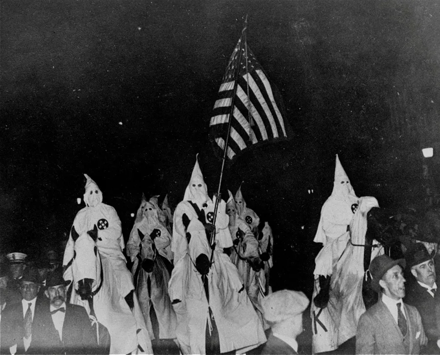 0b1d98ce445f652e660d24359f7d1e2e8662b42b.webp The Ku Klux Klan in their regalia parading through the streets of Tulsa, Oklahoma in 1923. Credit – AP